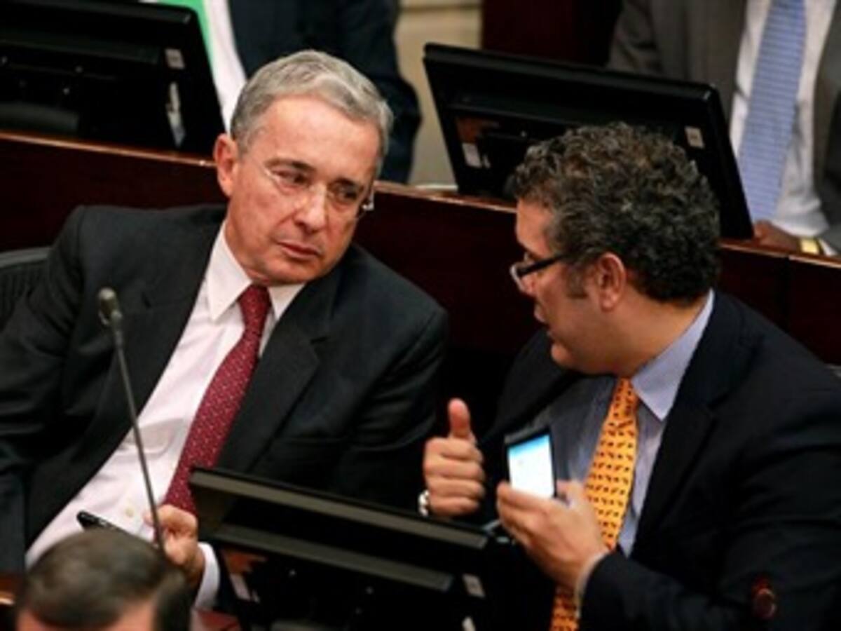 Expresidente Uribe acusado de financiar campaña terrorista en Venezuela
