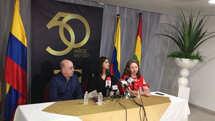 Claudia Da Cunha (centro), rectora de la Universidad Autónoma del Caribe. Foto: La Wcon Julio Sánchez Cristo