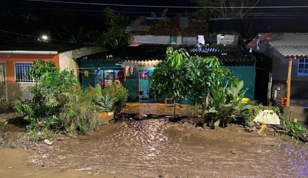 Emerengia por lluvias en Guachaca