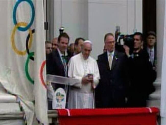 Francisco recibió las llaves de Río y bendijo banderas de los Olímpicos