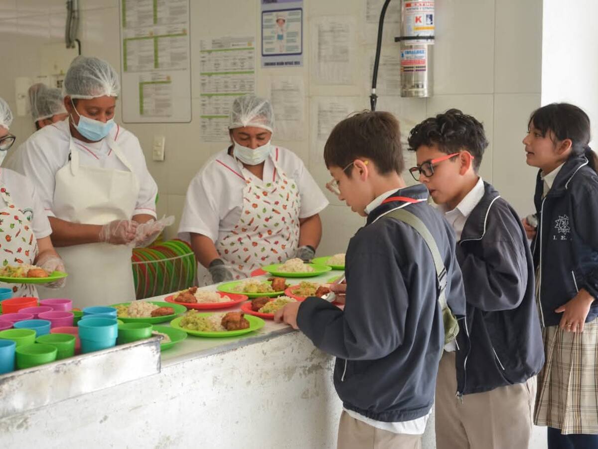 Desde el primer día de clases, estudiantes reciben el Programa de Alimentación Escolar en Sogamoso
