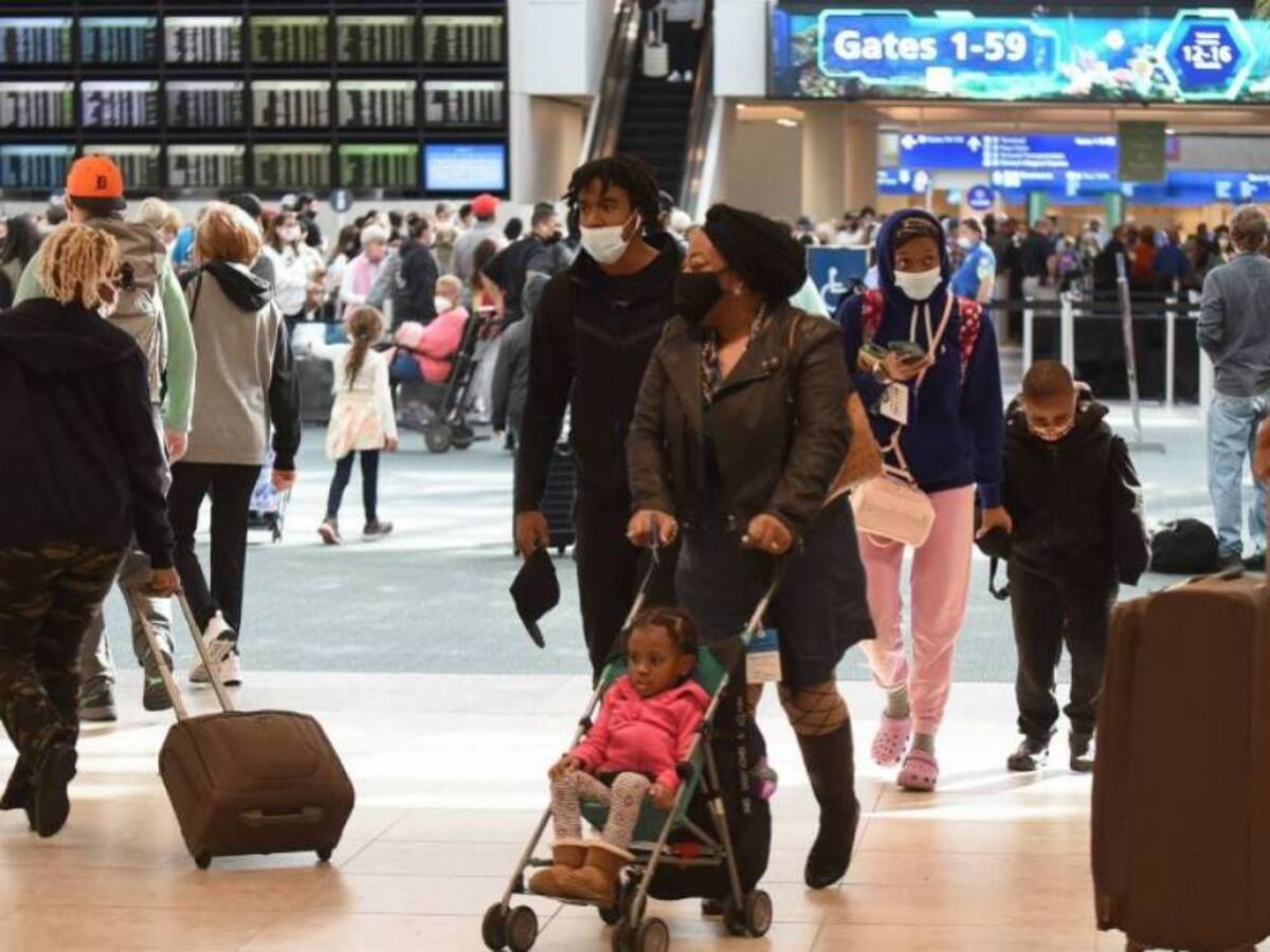 Prohibir viajes no evitará propagación de cepa ómicron en el mundo: OMS