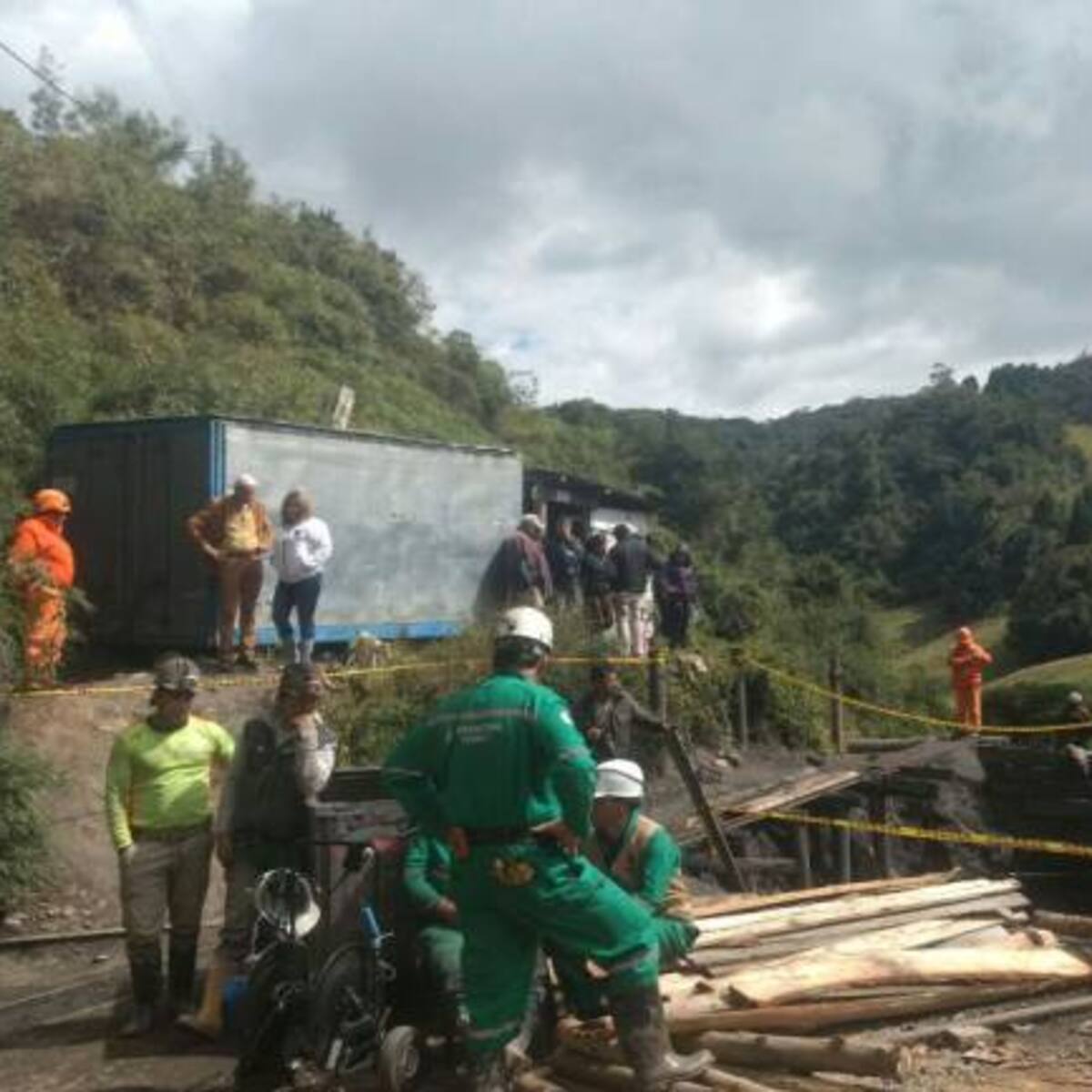 Rescataron con vida a mineros atrapados durante casi 20 horas en una mina de carbón en Boyacá