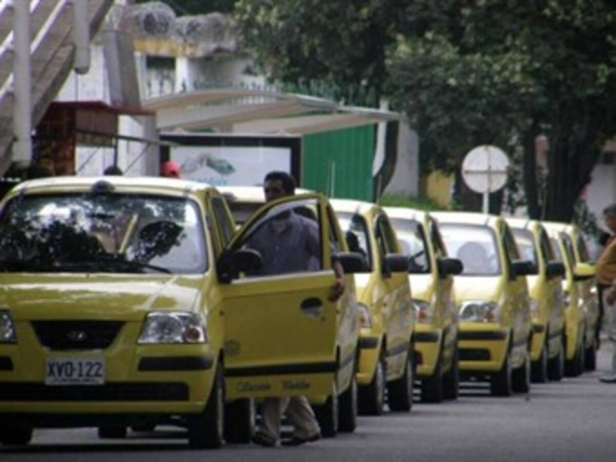 Con “pitazón” taxistas protestan por formalización laboral al gremio
