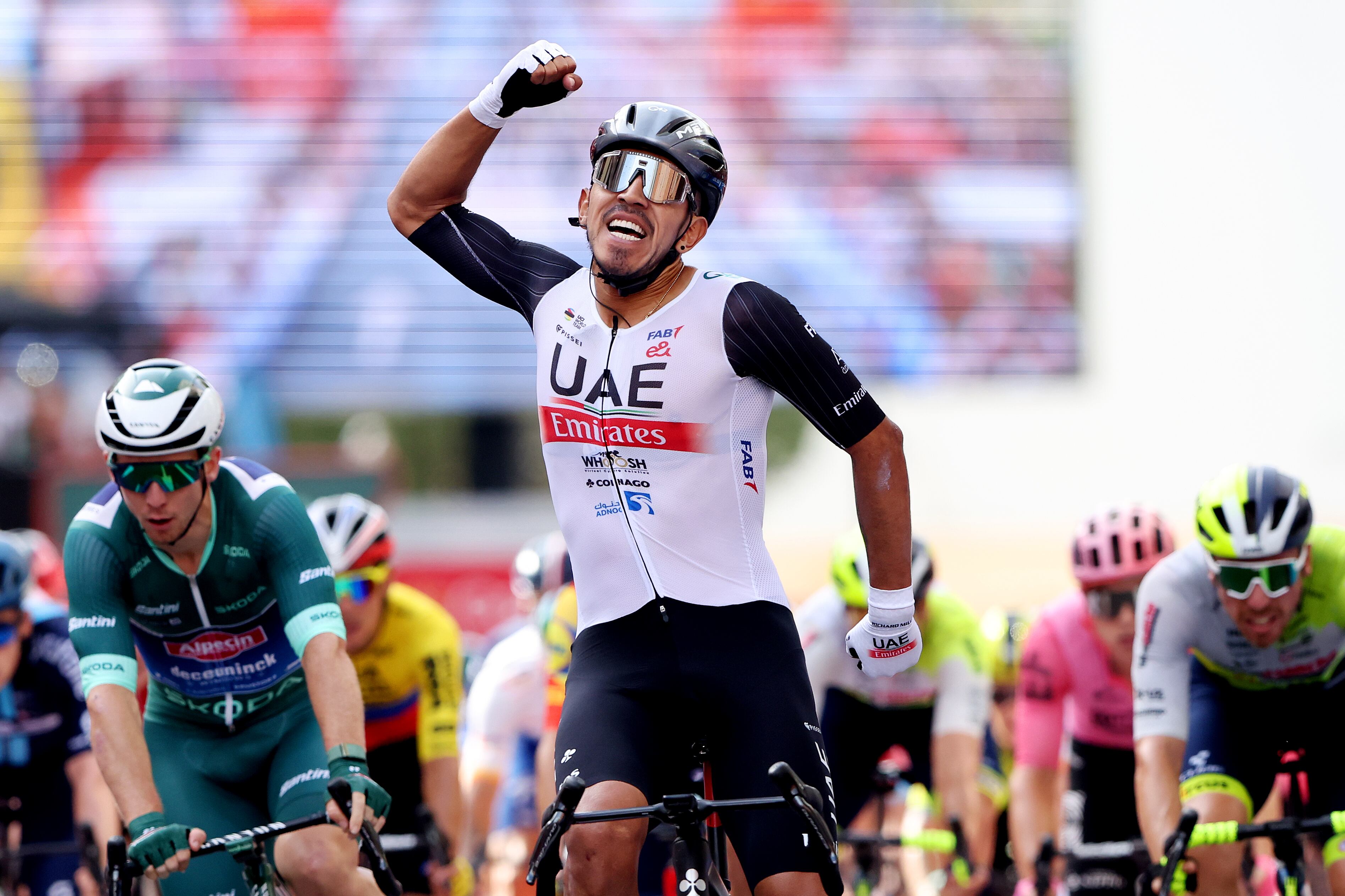 Juan Sebastián Molano celebra la victoria en la etapa 12 de la Vuelta a España. (Photo by Alexander Hassenstein/Getty Images)