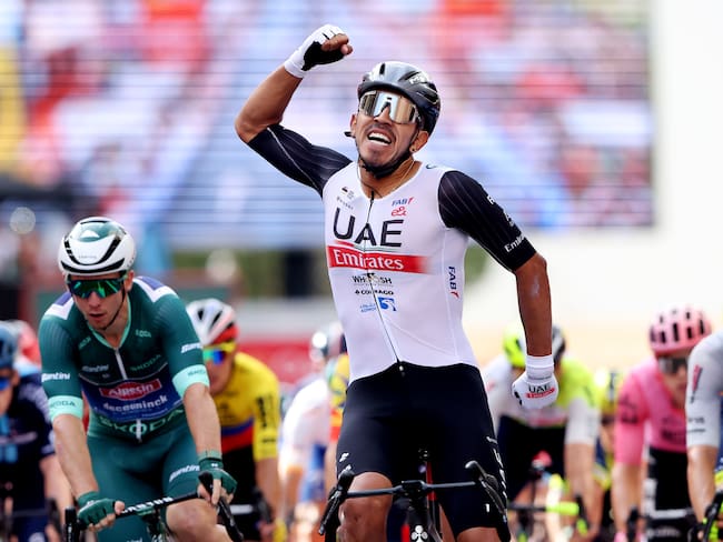 Juan Sebastián Molano celebra la victoria en la etapa 12 de la Vuelta a España. (Photo by Alexander Hassenstein/Getty Images)