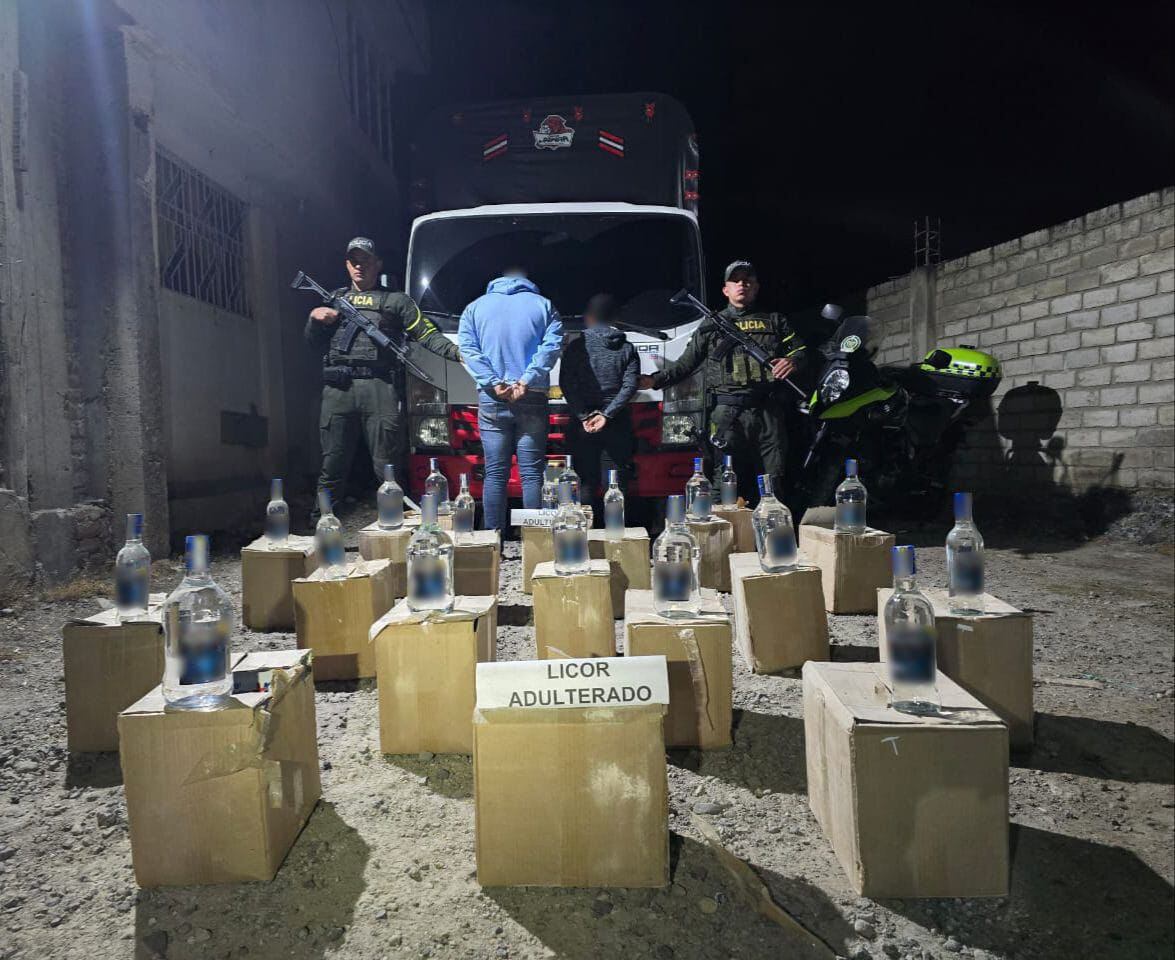 180 botellas de licor adulterado fueron decomisadas en Nariño | Foto: Policía