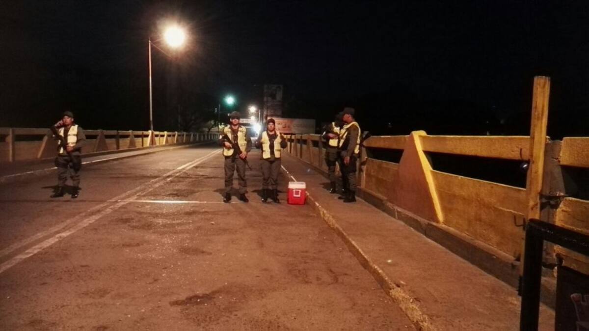 Las autoridades de la zona de frontera también esperaban que le paso fuera reabierto en la noche de hoy tras un cierre qu ya completaba las 72 horas provistas inicialmente.