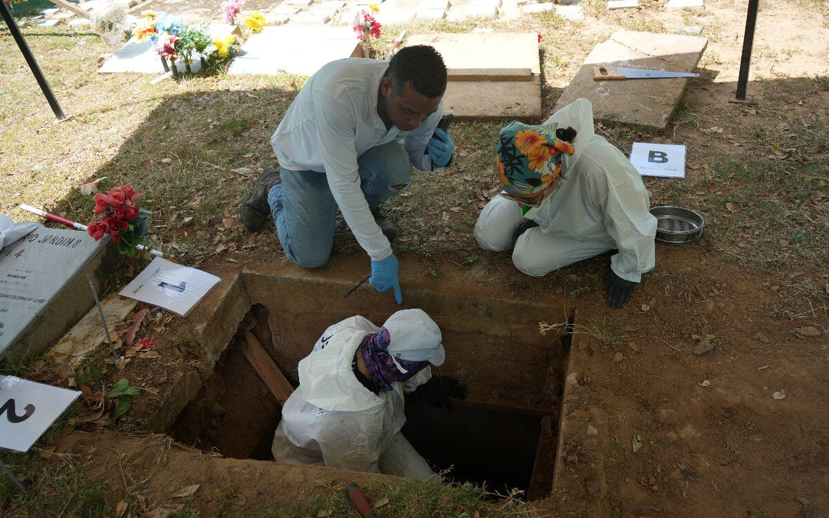 Recuperación cuerpos en cementerio de Valledupar