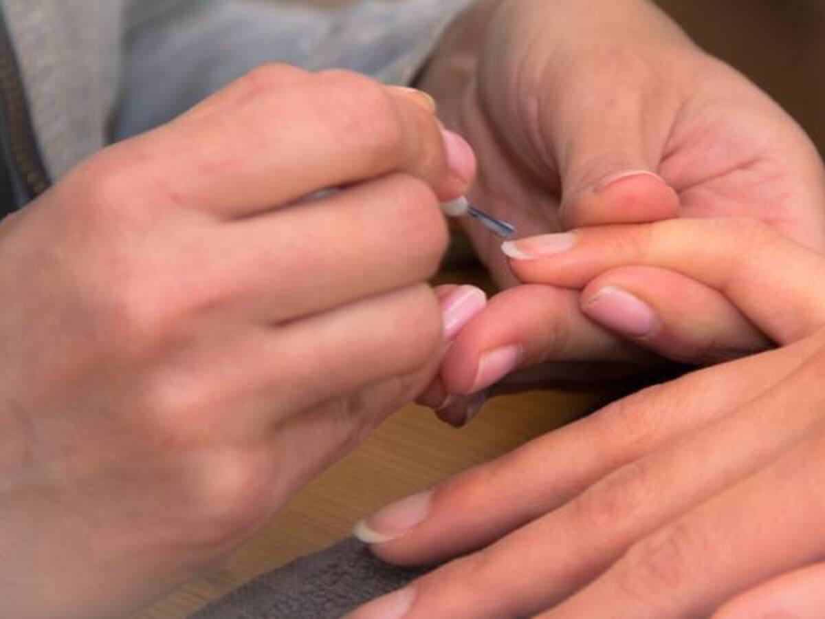 Nuevo esmalte de uñas con sabor a pollo