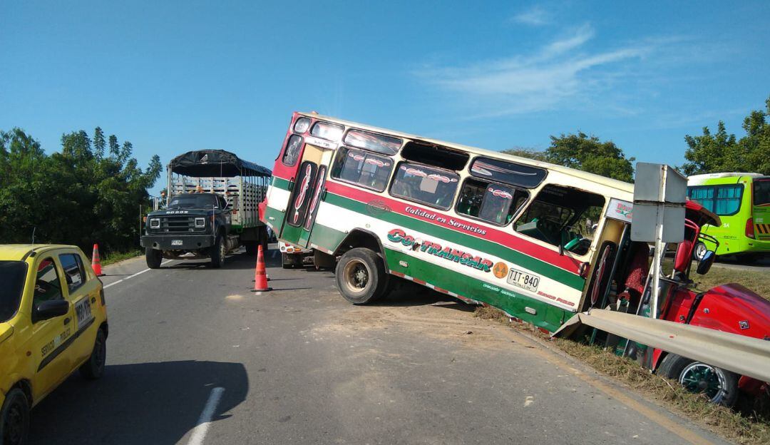 Según testigos, al parecer el conductor perdió el control del automotor por una falla mecánica