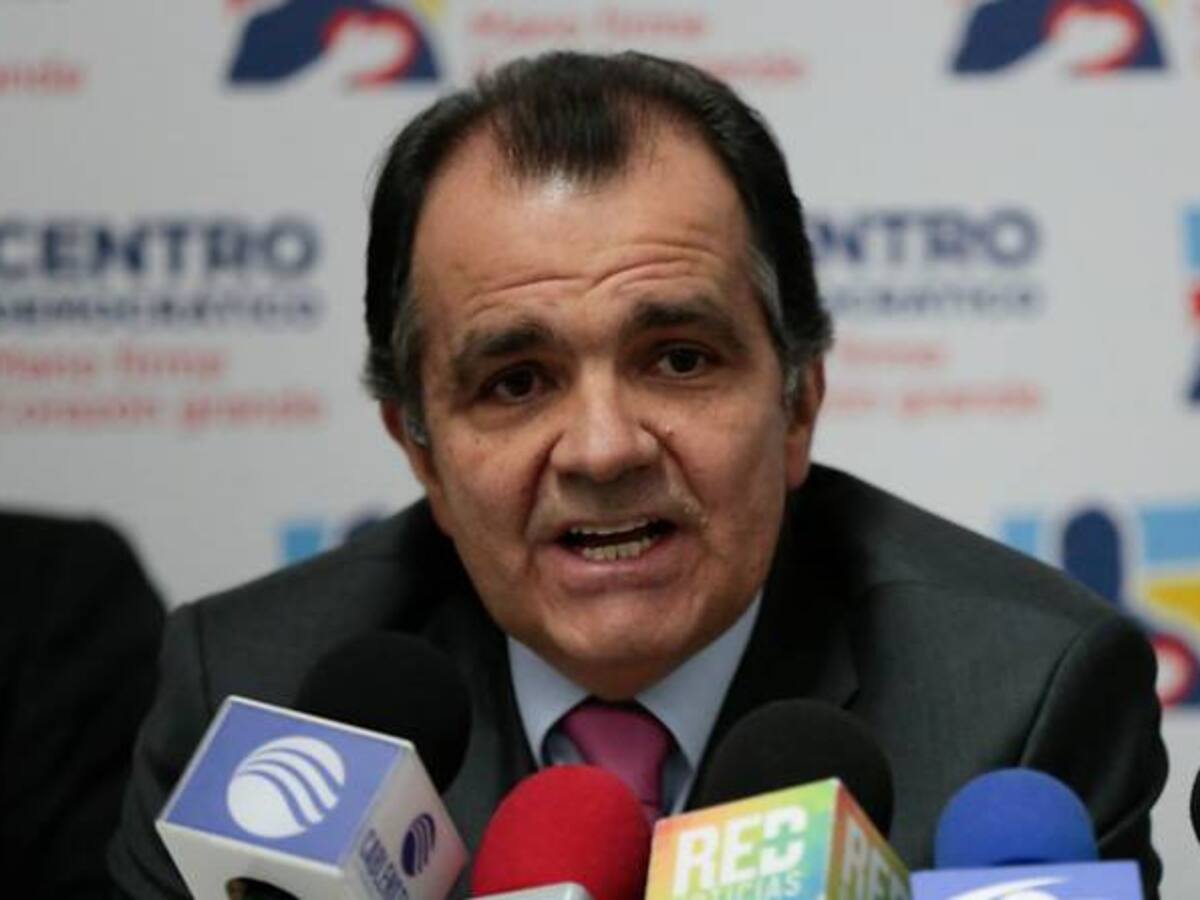 Con la Constitución no se puede jugar: Óscar Iván Zuluaga a partido de La U