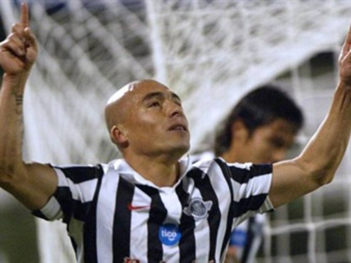 Zelaya llegó a El Salvador para reunirse con presidentes
