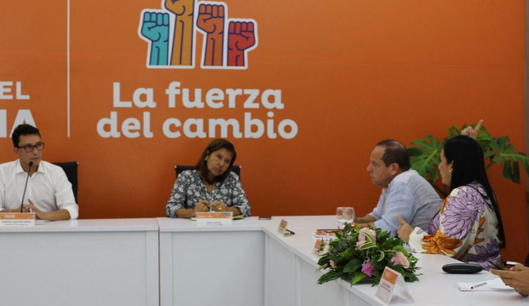 Mesa de diálogo, despacho Gobernador del Magdalena.