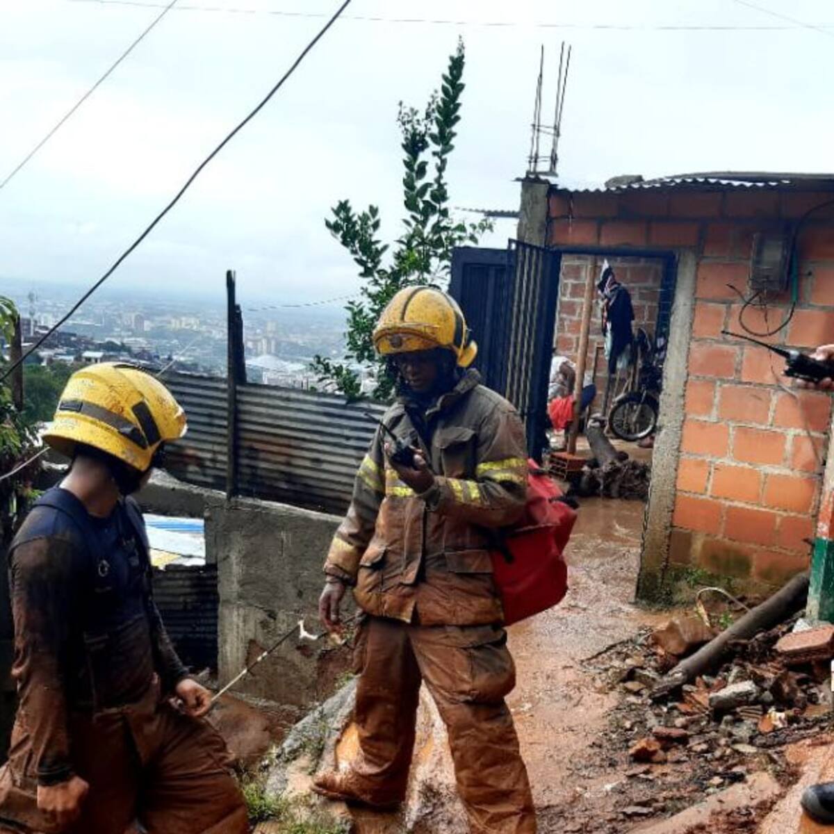 Una madre y su pequeña de 4 años sin vida deja deslizamiento de tierra