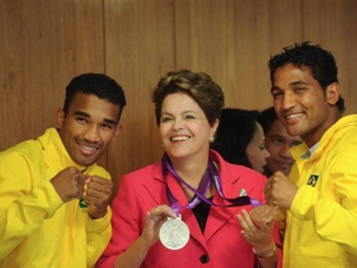 Presidenta de Brasil recibió la bandera olímpica