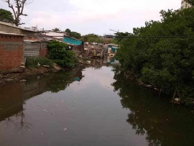 Preocupación por mancha en el caño Juan Angola de Cartagena
