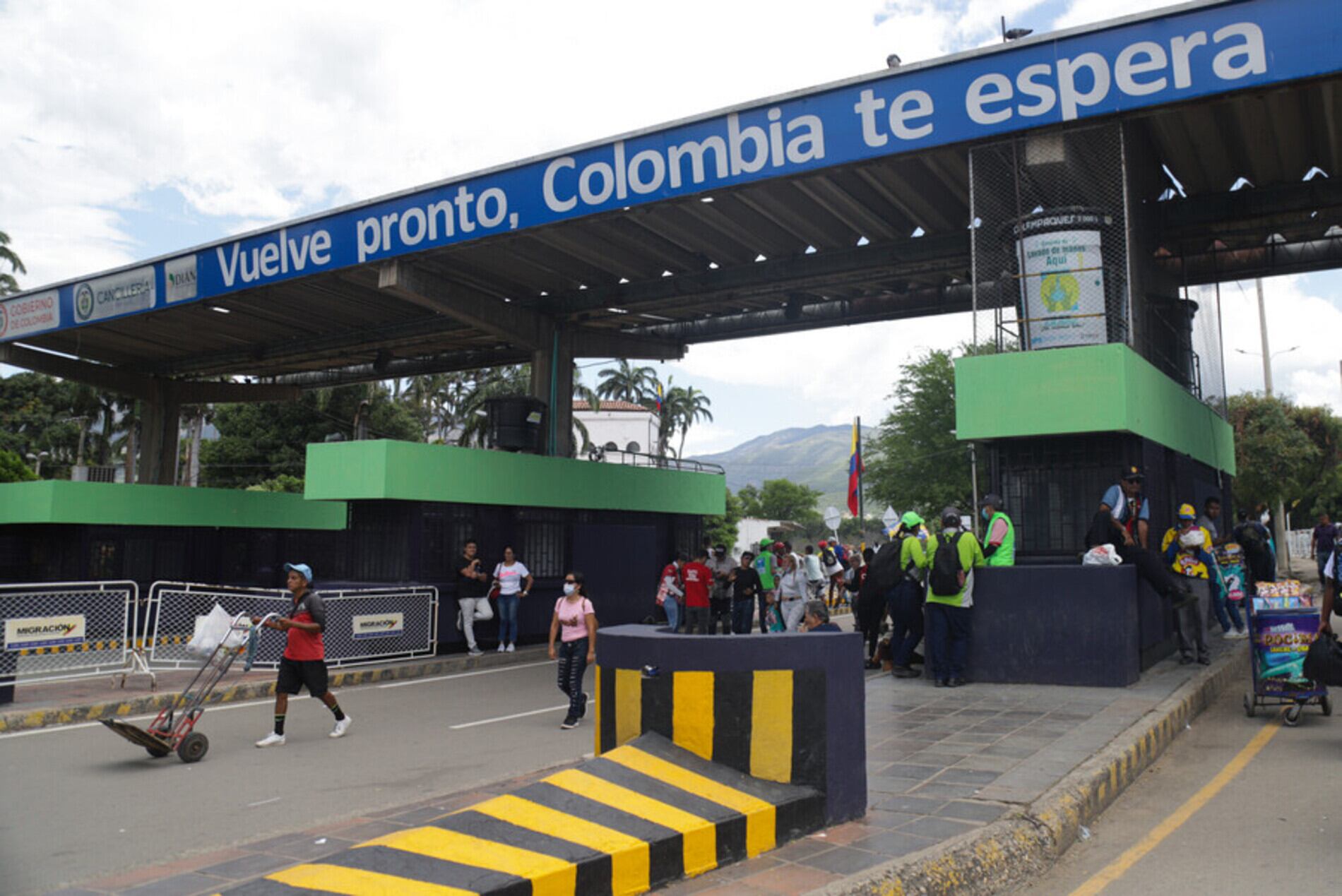 El Puente Internacional Simón Bolívar, que comunica a Colombia con Venezuela, sigue siendo principalmente un paso peatonal, pese a que desde el 28 de septiembre está habilitado el paso de camiones de carga. (Colprensa - Álvaro Tavera)