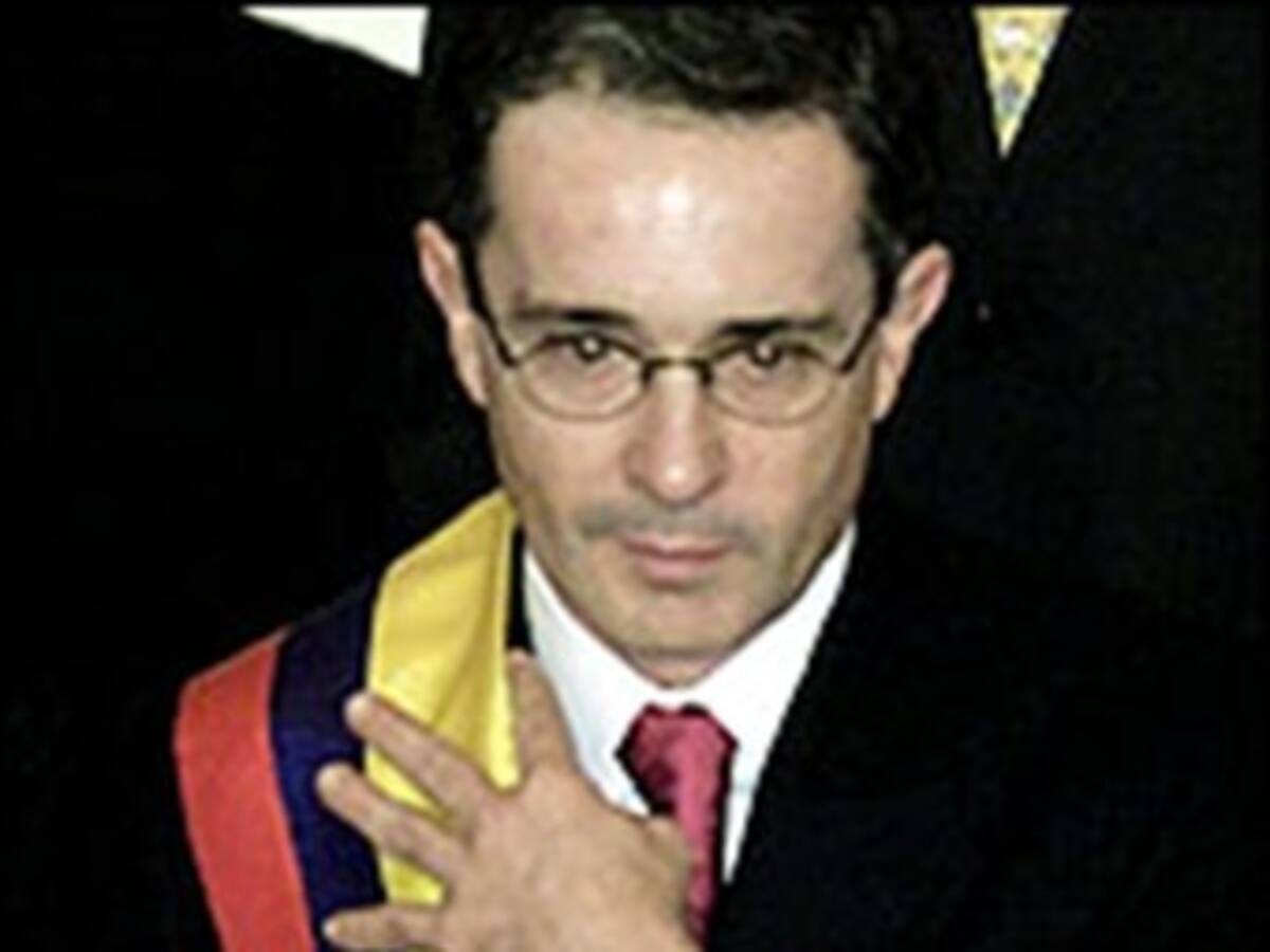 Duro enfrentamiento entre precandidatos por la posible reelección de Uribe