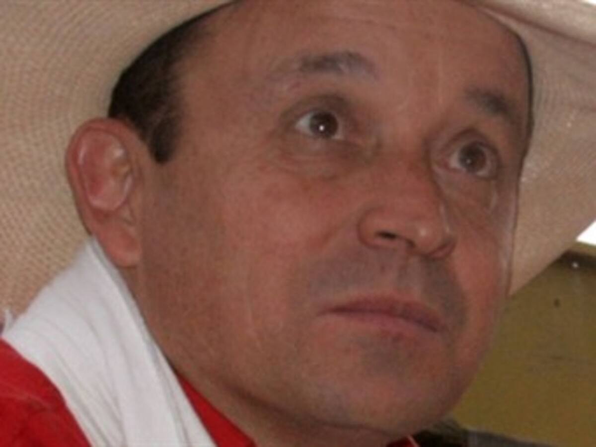 Denuncian persecución de Petro contra Santiago Uribe