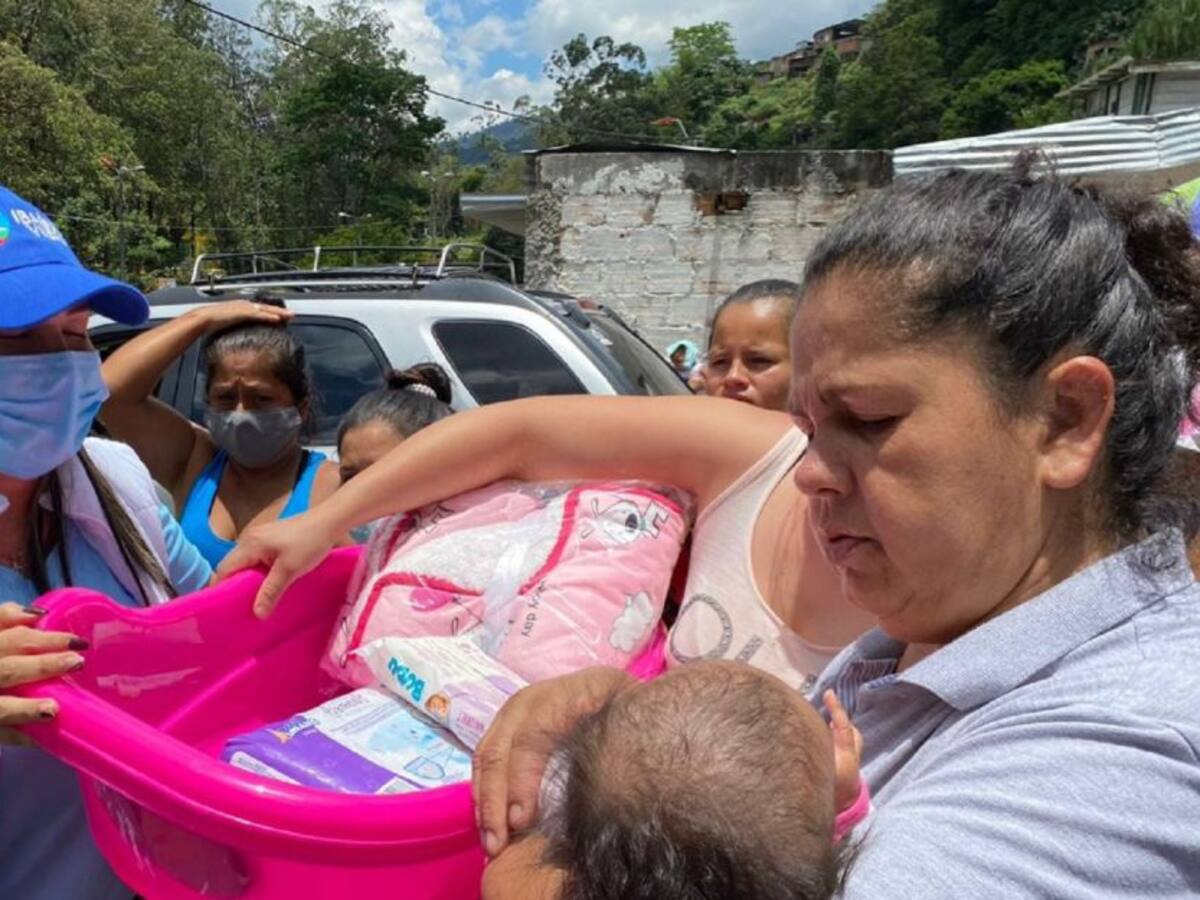 Primeras ayudas humanitarias para damnificados del invierno en Ibagué