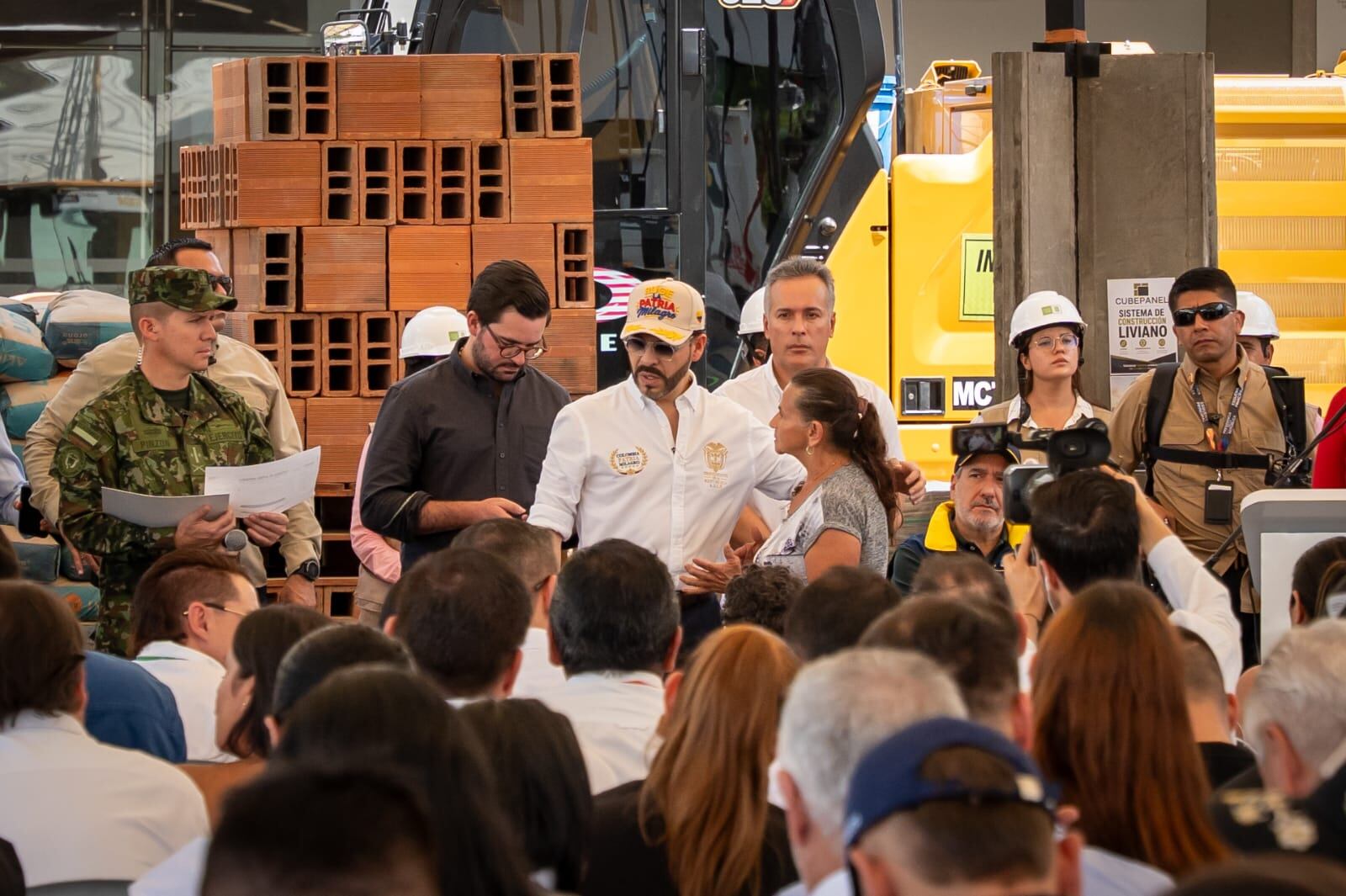 Presidente anuncia subsidios, materiales y fondo de reconstrucción para Pereira tras el terremoto. Foto: Alcaldía de Pereira.