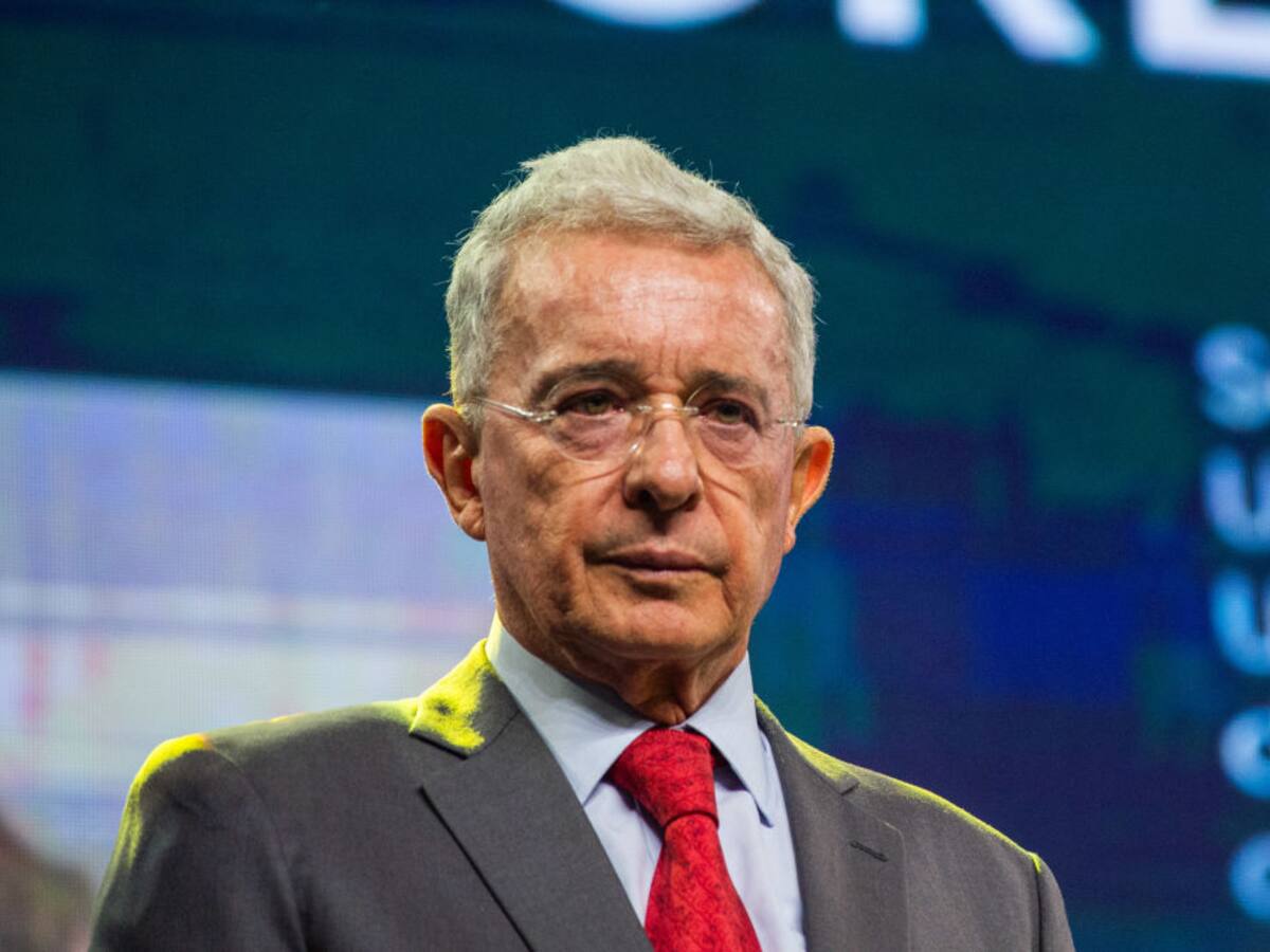 "En Colombia la salud está llegando a su final", advierte Uribe sobre crisis del sistema