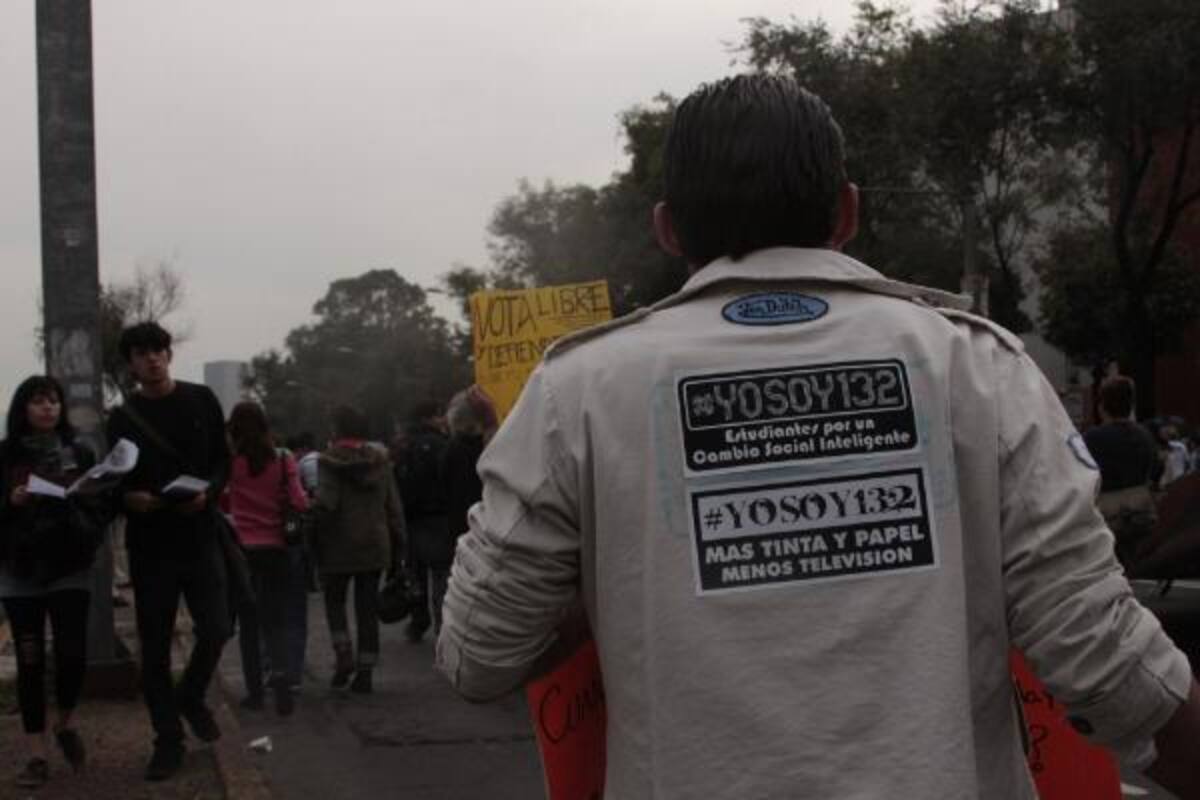 Lema del movimiento juvenil: “más tinta y papel, menos televisión”