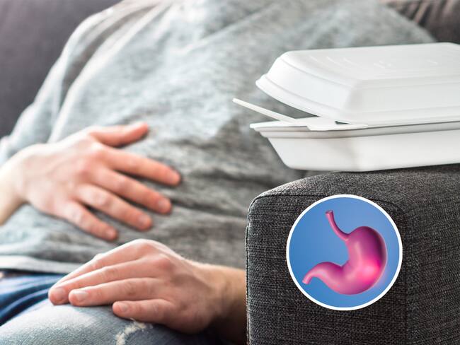 Persona con sensación de saciedad luego de consumir alimentos y de fondo la ilustración de un estómago en el cuerpo humano(Fotos vía Getty Images)