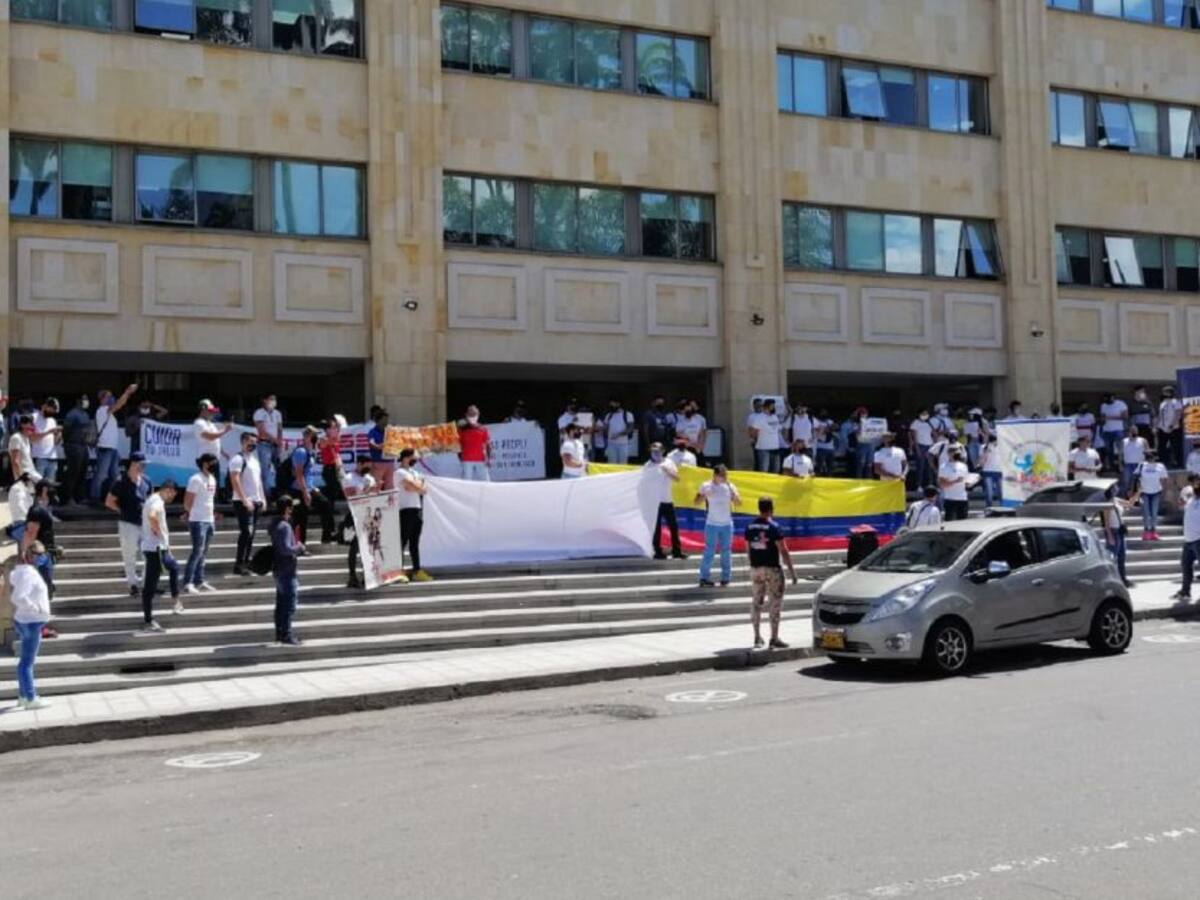VIDEO: Propietarios de gimnasios protestaron abrir