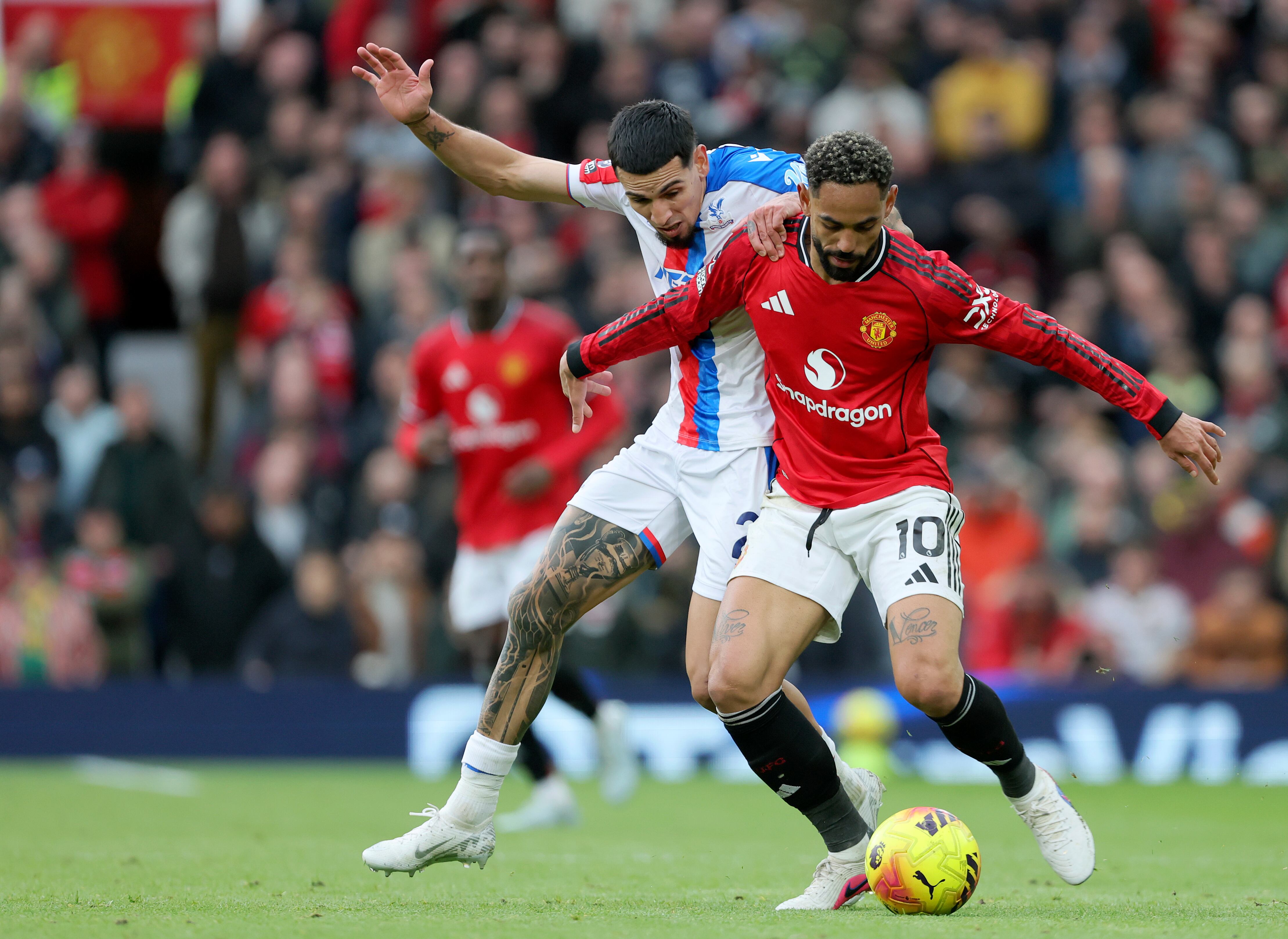 MANCHESTER, ENGLAND - MARCH 1: Daniel Munoz of Crystal Palace and Matheus Cunha of Manchester United challenge during the Premier League match between Manchester United and Crystal Palace at Old Trafford on March 1, 2026 in Manchester, England. (Photo by Richard Sellers/Sportsphoto/Allstar via Getty Images)