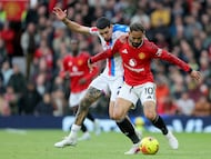MANCHESTER, ENGLAND - MARCH 1: Daniel Munoz of Crystal Palace and Matheus Cunha of Manchester United challenge during the Premier League match between Manchester United and Crystal Palace at Old Trafford on March 1, 2026 in Manchester, England. (Photo by Richard Sellers/Sportsphoto/Allstar via Getty Images)