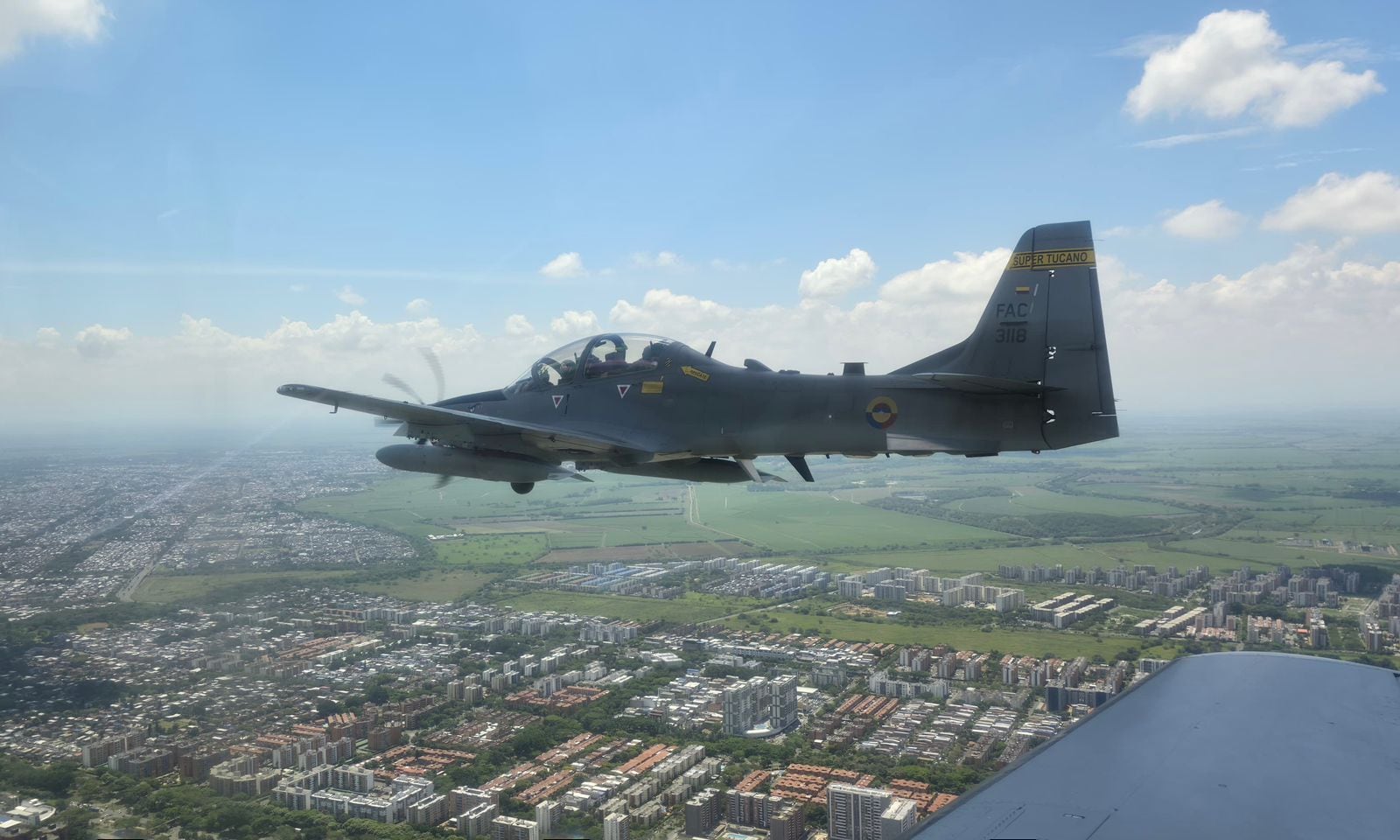 Tripulaciones del Comando Aéreo de Combate No.7, altamente capacitadas, desarrollan misiones aéreas permanentes.