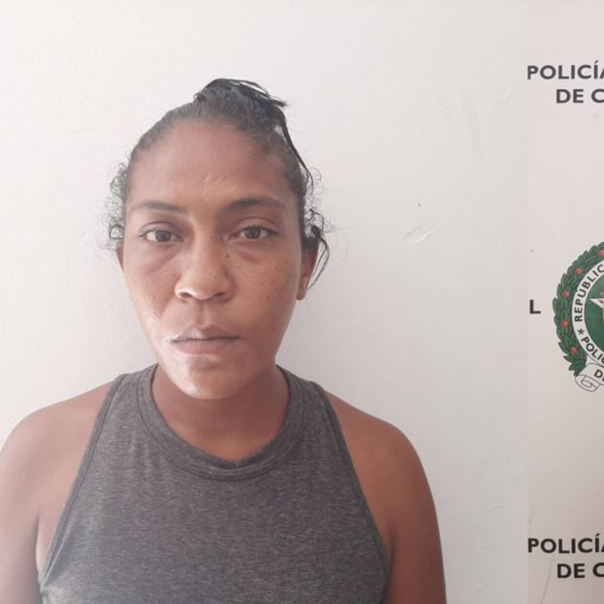 Pareja de esposos quema con una cuchara caliente a su hija de 8 años
