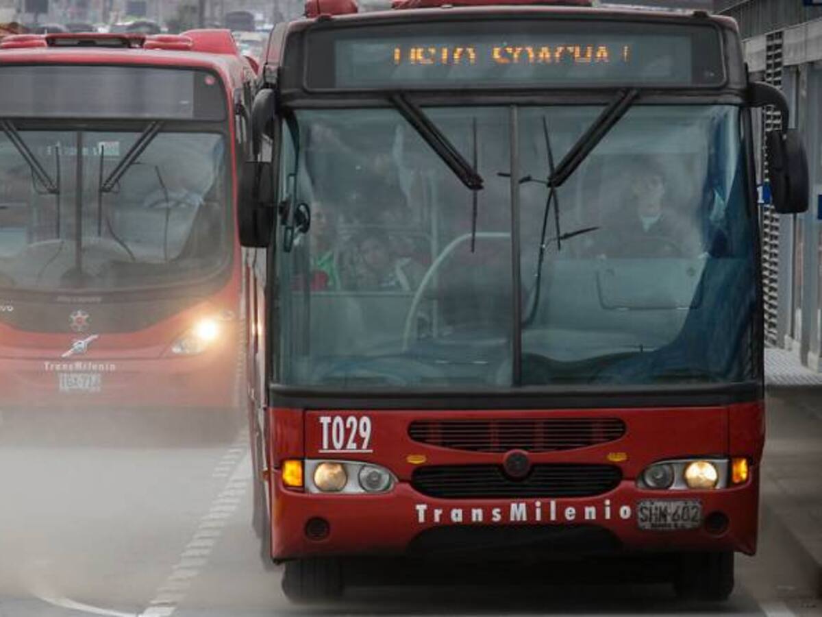 Nos obligan a salir con los buses en mal estado: conductor de Transmilenio