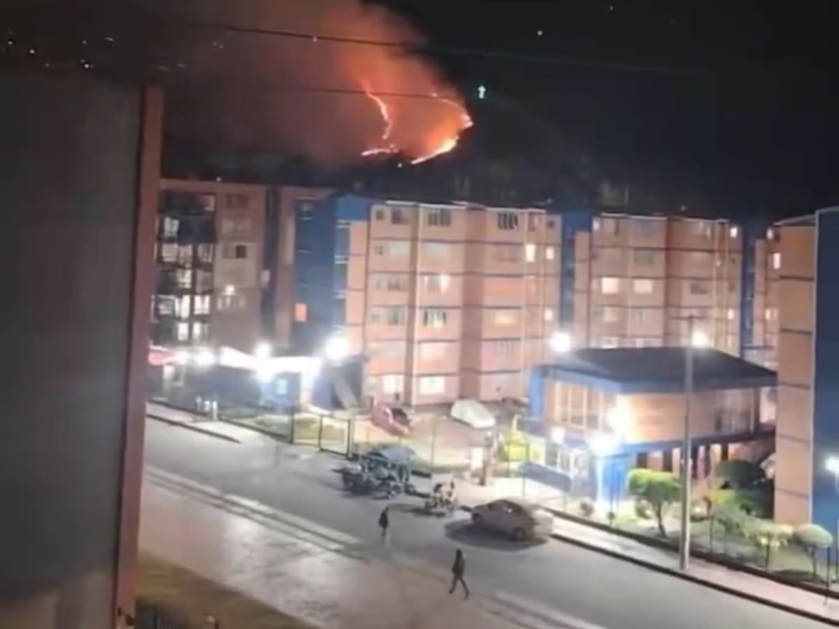 Controlan incendio forestal cerca a Polvorería en Soacha Cundinamarca