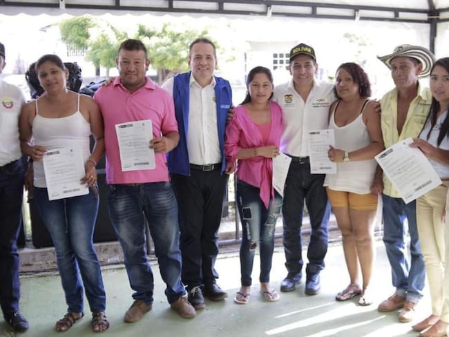 Víctimas del conflicto reciben indemnización en El Salado, Bolívar