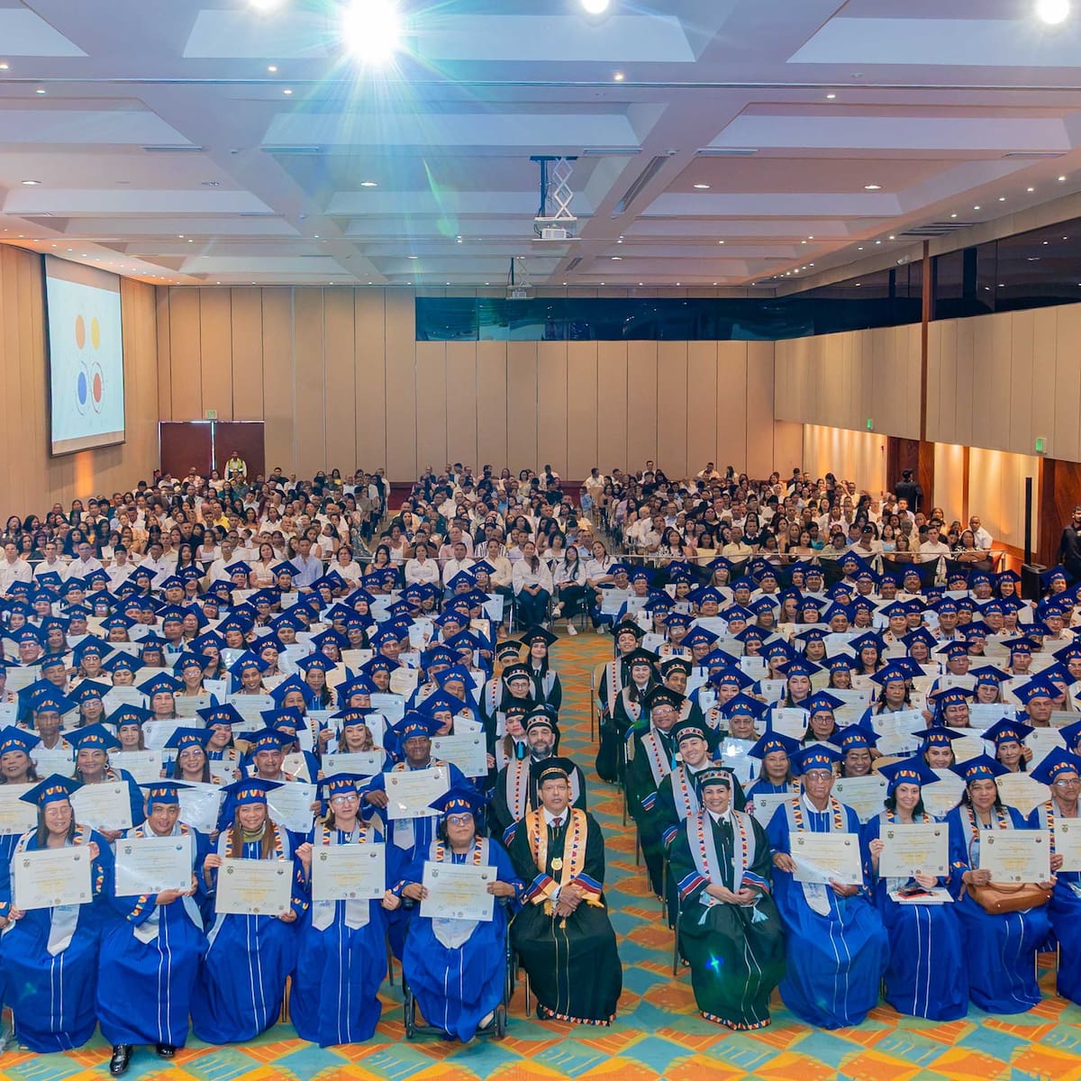 Primera cohorte de mayores de 45 años se graduó como profesionales en la Unimagdalena