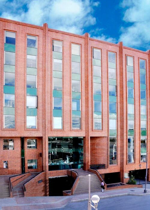 La Clínica Los Andes cierra los servicios de obstetricia y cuidado neonatal debido a una deuda de más de 15.000 millones de pesos