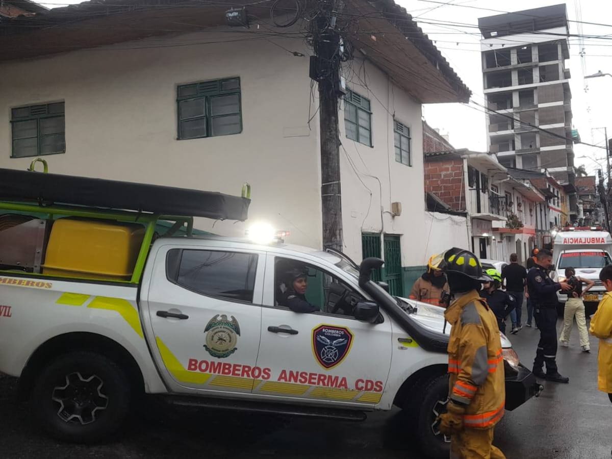 Aproximadamente 100 casas se inundaron por fuertes lluvias y colapso de alcantarillado en Caldas