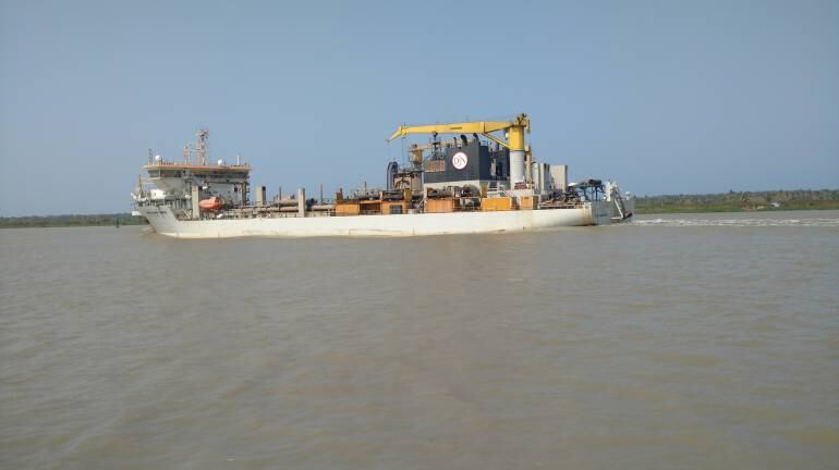 La draga extrajo 1,2 millones de M3 de sedimento del fondo del canal.