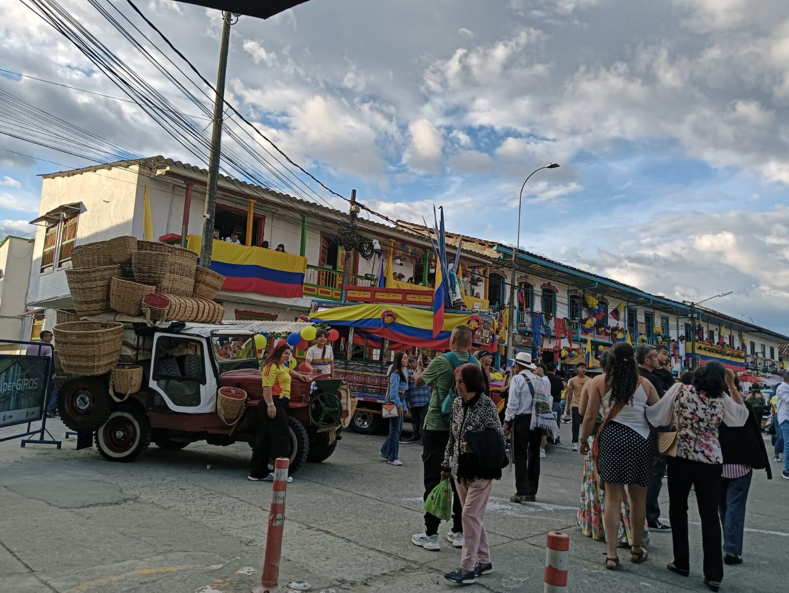 El parque principal de Filandia, Quindío y la fiesta patria del 20 de julio. Foto Adrián Trejos