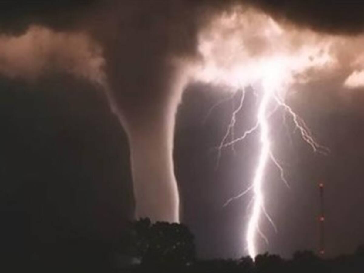 Número de víctimas mortales por los tornados en EE.UU. se eleva a 300