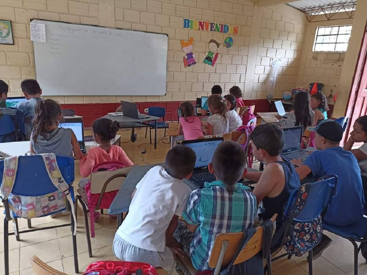 10 julio retornarán a la presencialidad los estudiantes del área de influencia del volcán