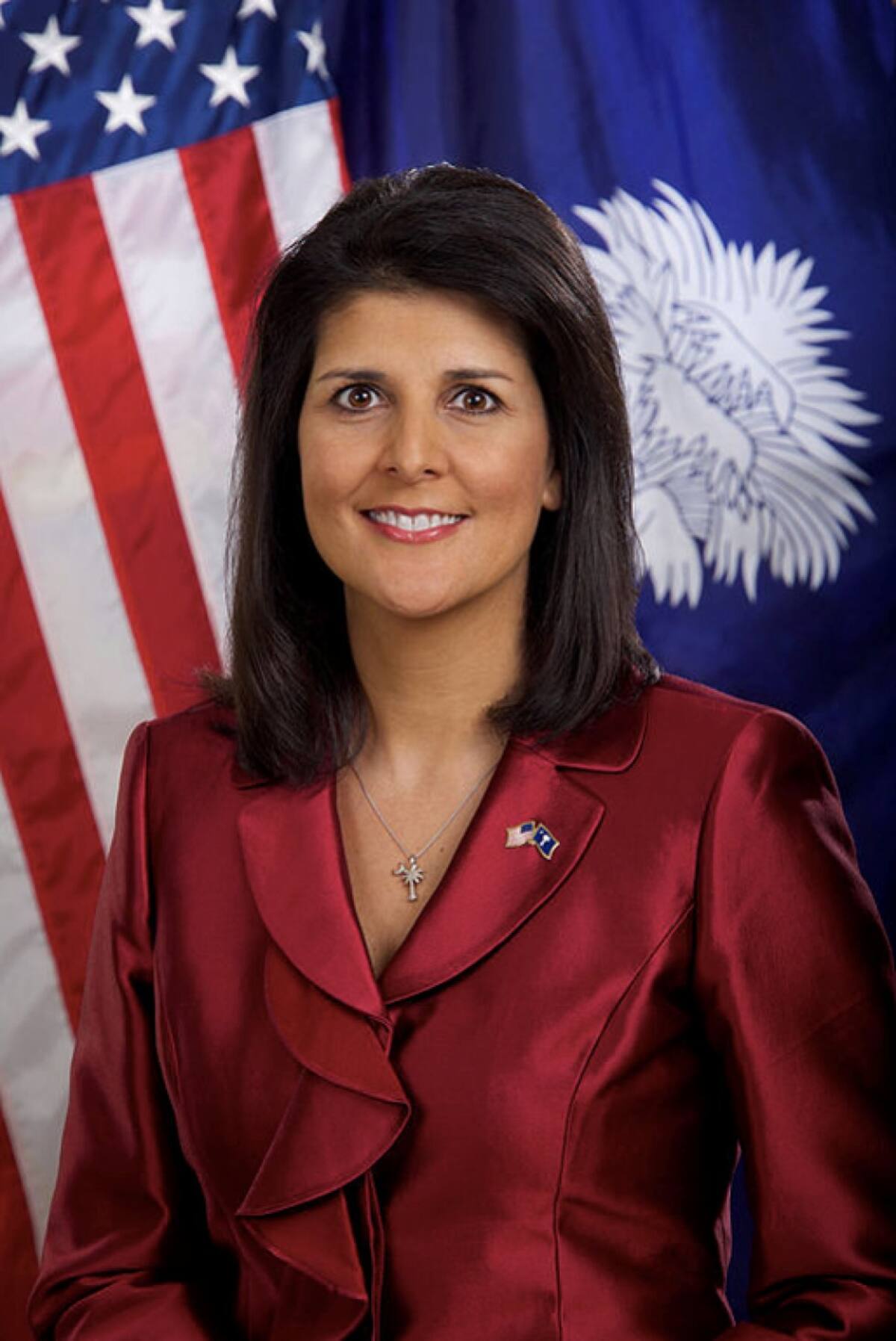 Hija de inmigrantes representará a EE.UU en las Naciones Unidas: Nikki Haley, de 44 años, una gobernadora más bien moderada de Carolina del Sur, es hija de inmigrantes indios. Aunque Haley no hizo activamente campaña con Trump, fue escogida por él para presentar una cara amable ante el mundo.