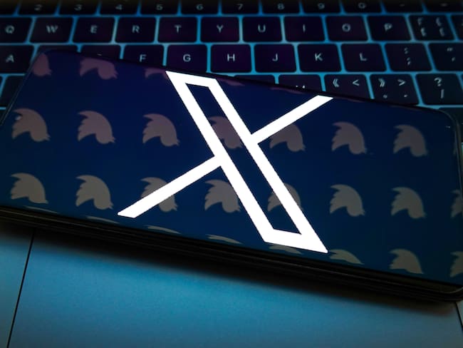 Ilustración del nuevo logo de la plataforma X, previamente conocida como Twitter.
(Foto:   Sheldon Cooper/SOPA Images/LightRocket via Getty Images)