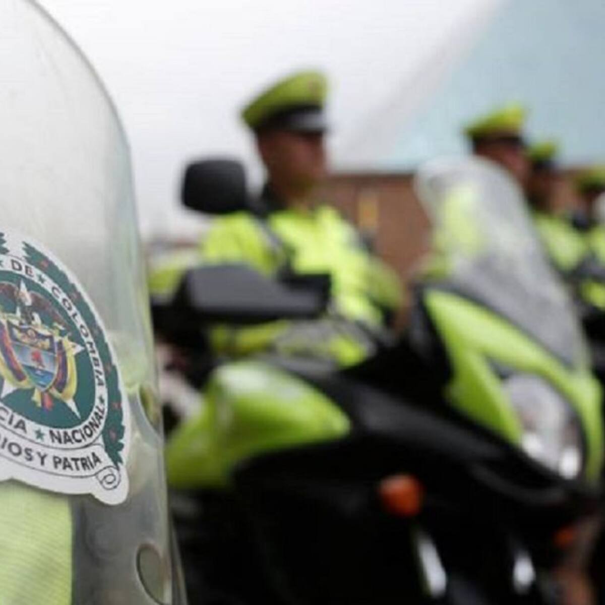 Policía de Cali acepta que civiles que bajaron del camión sí eran efectivos