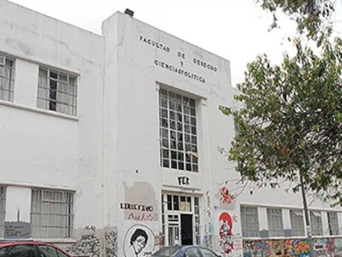 Estudiantes de Derecho de la Universidad Nacional regresan a clases