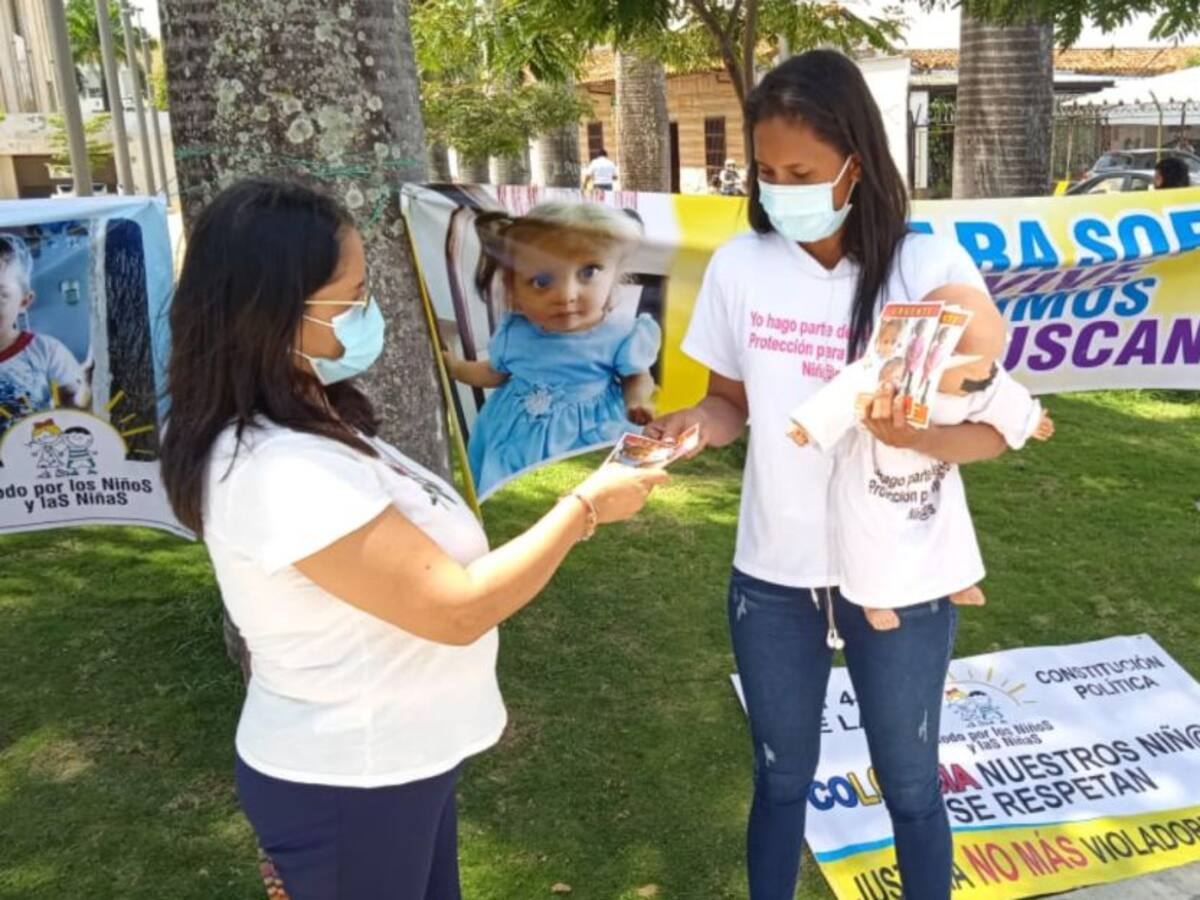 VIDEO: Tía de Sara Sofía reparte volantes en Bucaramanga