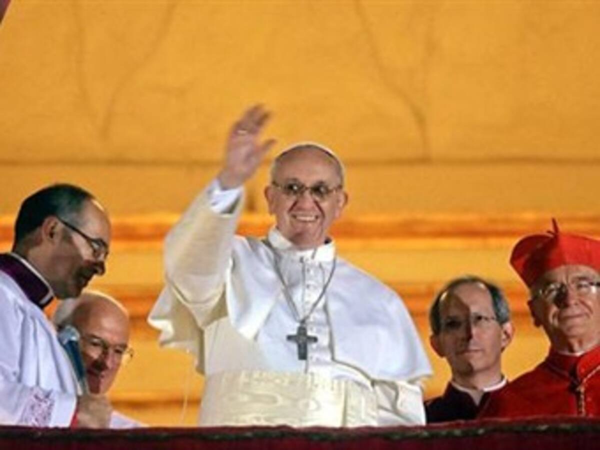 Francisco felicita por teléfono a Benedicto XVI en el día de su santo